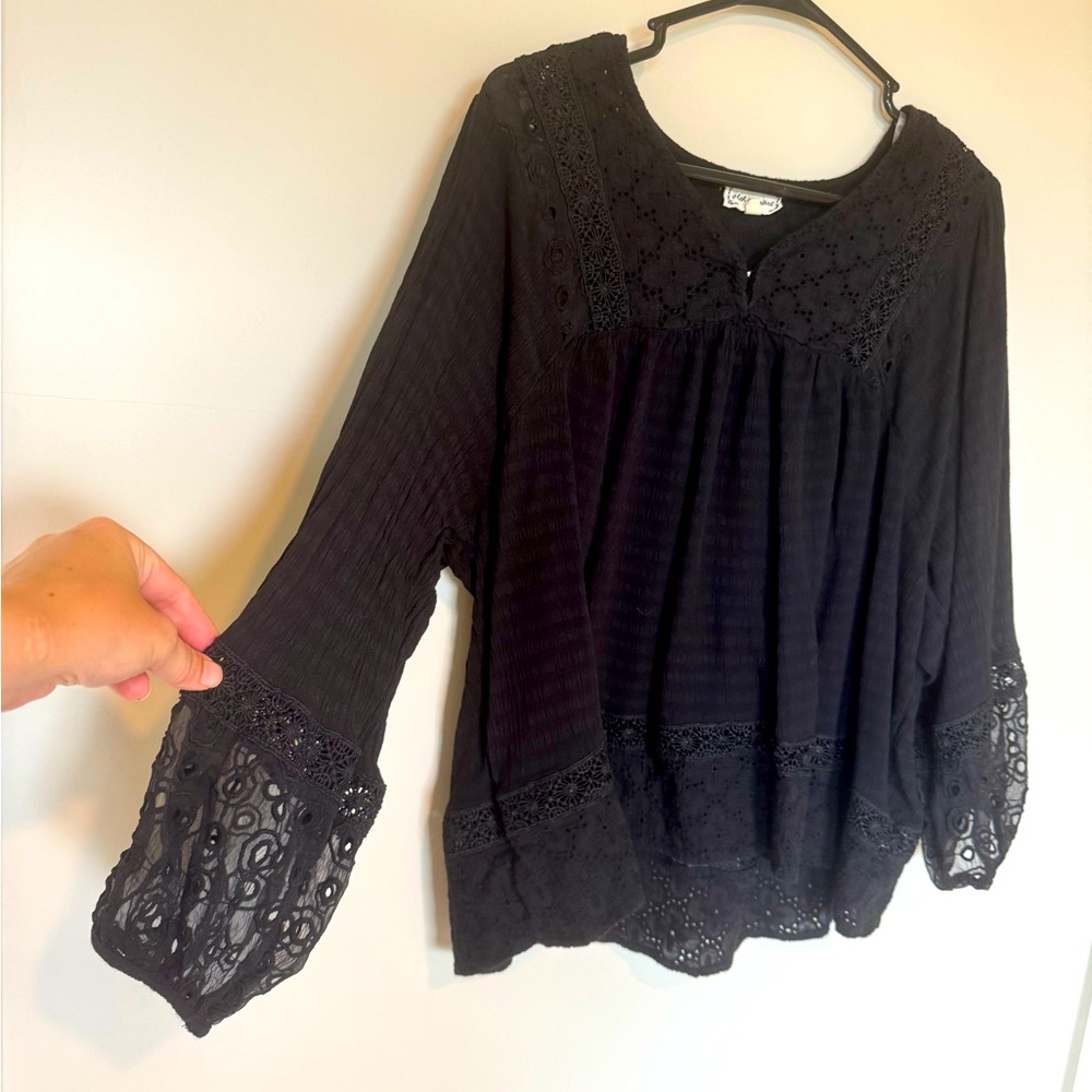 Cloth & portrait women’s top - size xxl - nwot